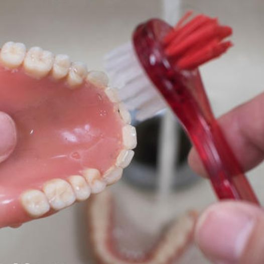 How to Whiten Dentures? : Every Possible Way Revealed